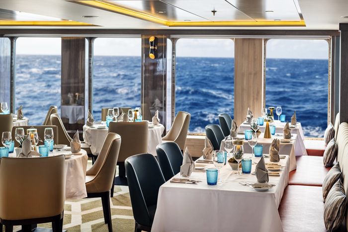 Restaurants, Bars & Cafés on World Voyager